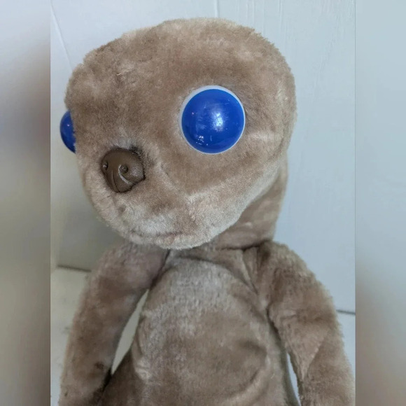 Showtime ET Movie Memorabilia 12" Plush and VHS Set 80's 1982 Nostalgic Vintage - Picture 3 of 9